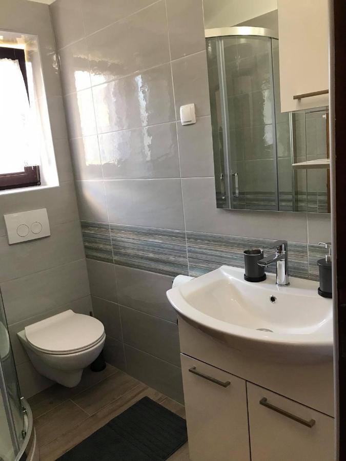 Draga Rooms Njivice Exteriör bild